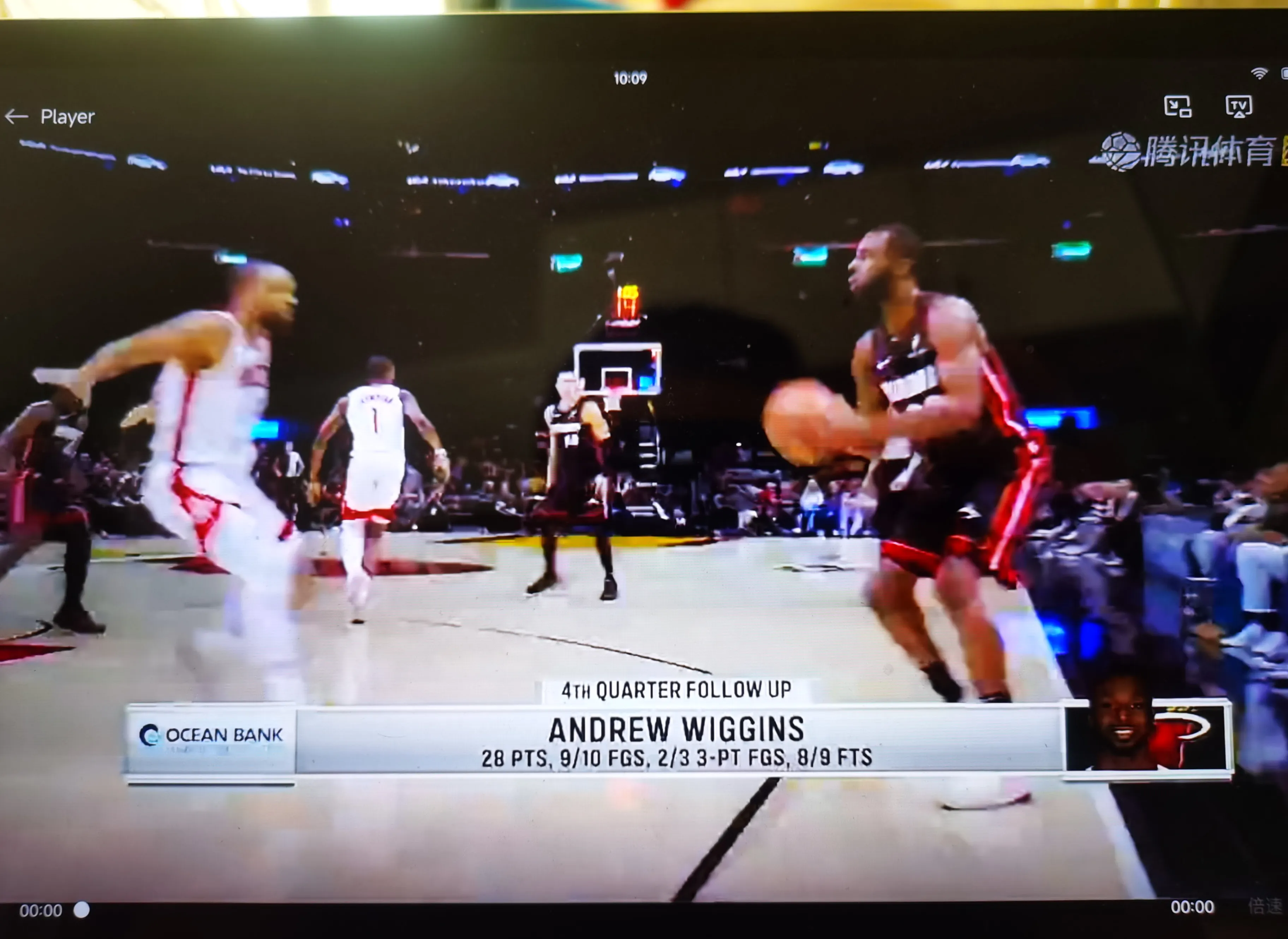 热火球星三分绝杀，全场观众热烈欢呼，因为项目自己.