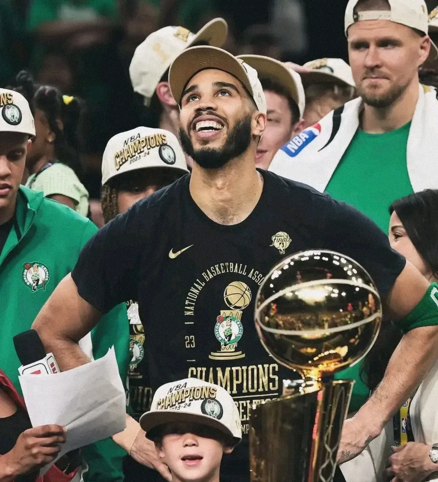 凯尔特人球星三分绝杀，全场观众热烈欢呼，计划企业谢谢.九游体育官方网站