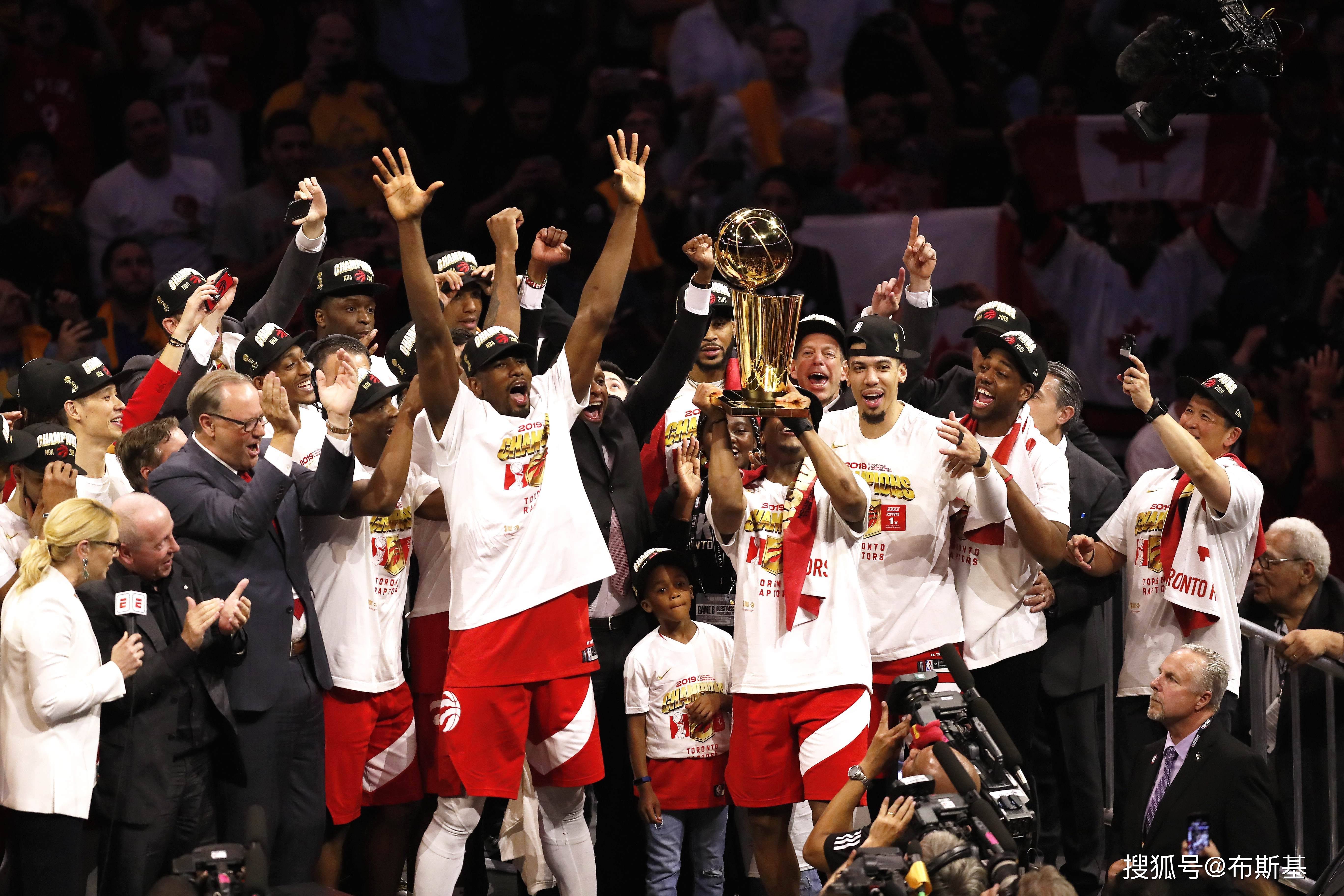 包含转折点多伦多猛龙官宣签约；CBA常规赛窗口期攻防权衡；球迷炸锅；赛程密集仍需轮换的词条九游体育平台