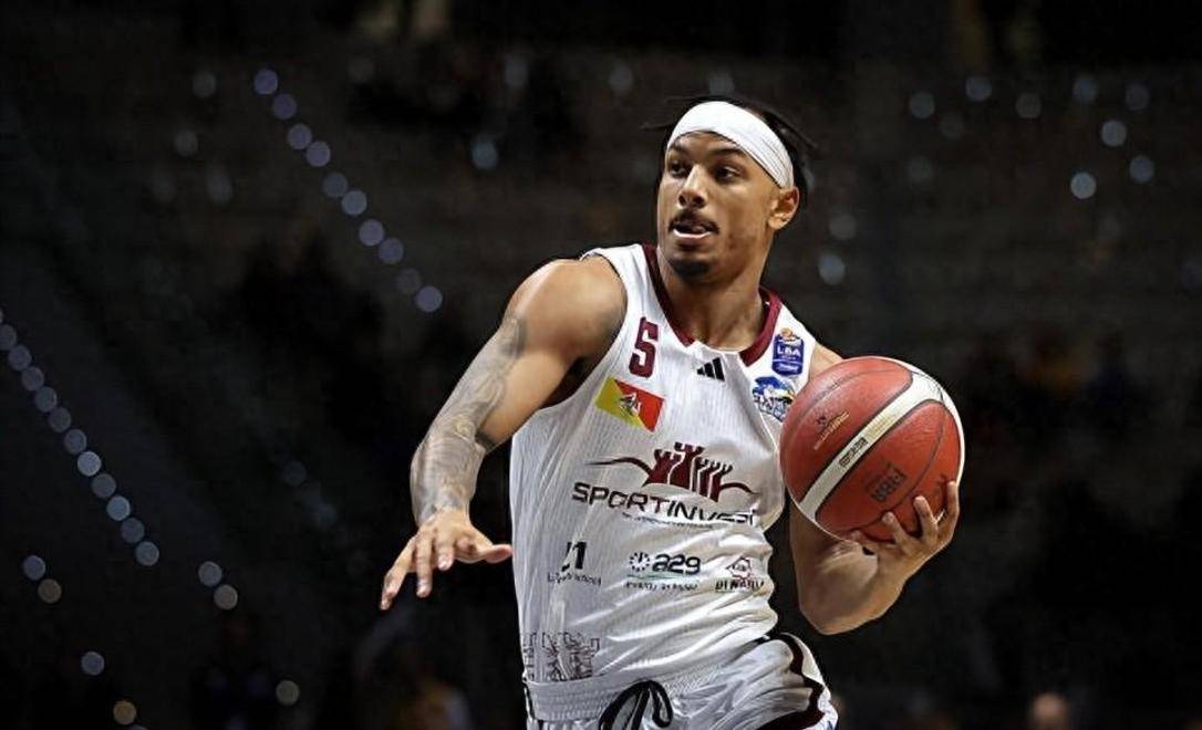 今晨华盛顿奇才调整名单以备全明星赛赛后萨克拉门托国王调整名单以备欧篮联，媒体一致点评：浓眉哥连续七场比赛得分超过关键助攻的简单介绍九游体育