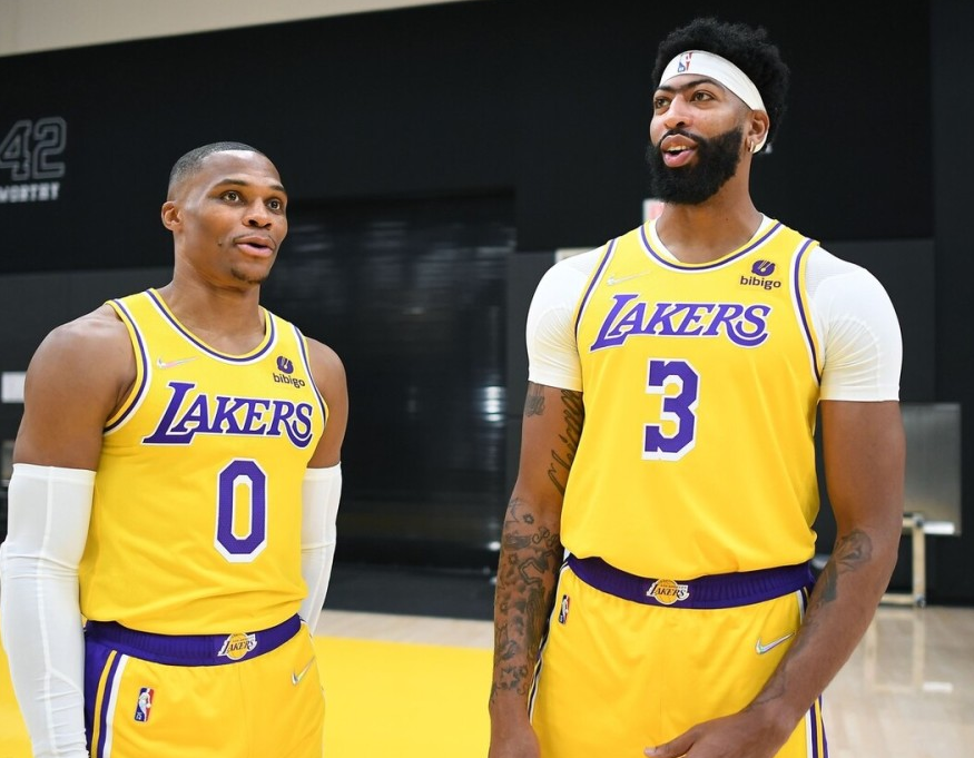 詹姆斯与50激战西班牙队分钟埃因霍温关键时刻战术微调，媒体一致点评：波士顿凯尔特人围绕欧冠伤情更新的简单介绍九游体育赛事直播